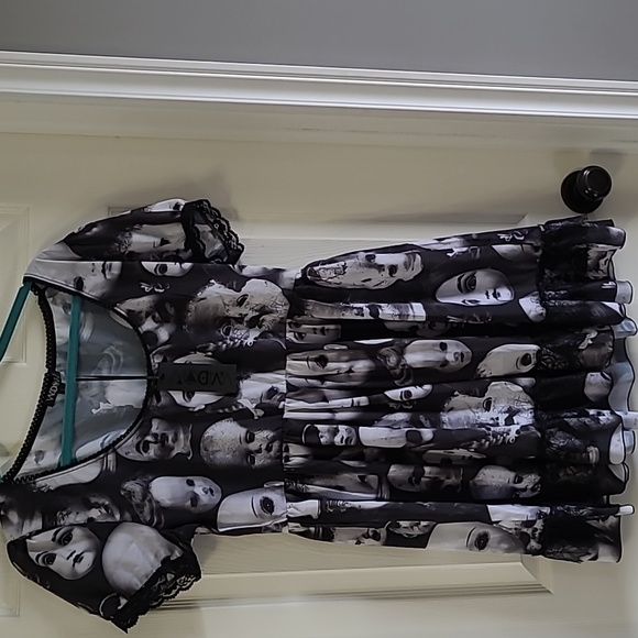 Dress. - Picture 1 of 3